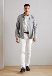 Thumbnail Image 2