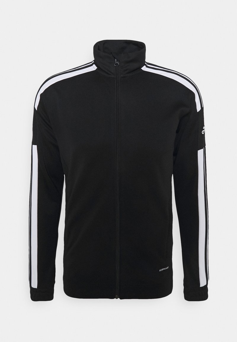 Chaqueta deportiva negra con cremallera y cuello alto, rayas blancas a lo largo de los hombros y las mangas, y texto "Aeroready" cerca del dobladillo.