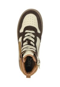 Bruine en roomkleurige hoge sneakers met perforated leer, suède accenten, dikke veters en een zijrits met een gevoerde kraag.