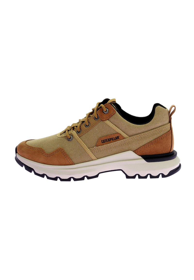 Sneaker beige e marrone realizzata in materiali tessili e scamosciati. Presenta una soletta imbottita, una punta rinforzata e una suola in gomma contrastante.