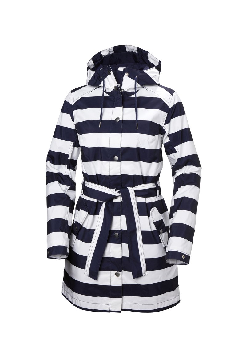 Impermeable a rayas en azul marino y blanco, fabricado en material impermeable. Cuenta con capucha, cintura ceñida con cinturón y botones de presión, además de dos bolsillos frontales.