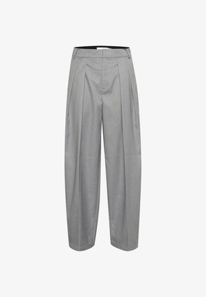 Pilkos plisuotos kelnės su laisvu siluetu, pasižyminčios lygia priekiu, plačiomis kojomis ir glotnia tekstūra. Nėra matomų kišenių ar puošmenų.