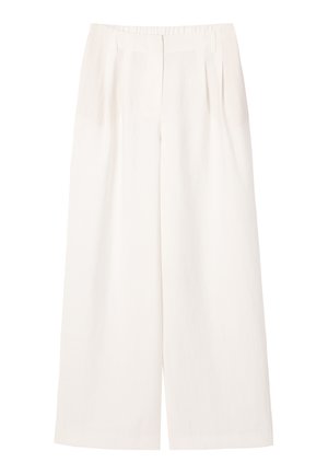 Białe spodnie z szerokimi nogawkami, elastyczną talią i plisami z przodu, pokazane rozłożone na białym tle.
