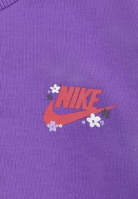Nike Sportswear FRESH CUT DOLMAN RUFFLE SET - Pusa - purple