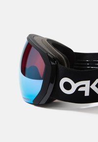 Ochelari de ski cu ramă din plastic negru, lentile mirrorate albastre și roșii, padding moale interior și curea neagră ajustabilă cu un logo alb.