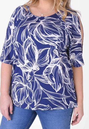 Marineblaues Oberteil mit weißem Blumendesign, mit kurzen Ärmeln und Ausschnitten an den Schultern; aus weichem Stoff und lässiger Passform.