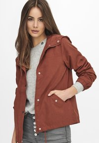 JDY JDYNEWHAZEL SHINE JACKET - Summer jacket - metallic red