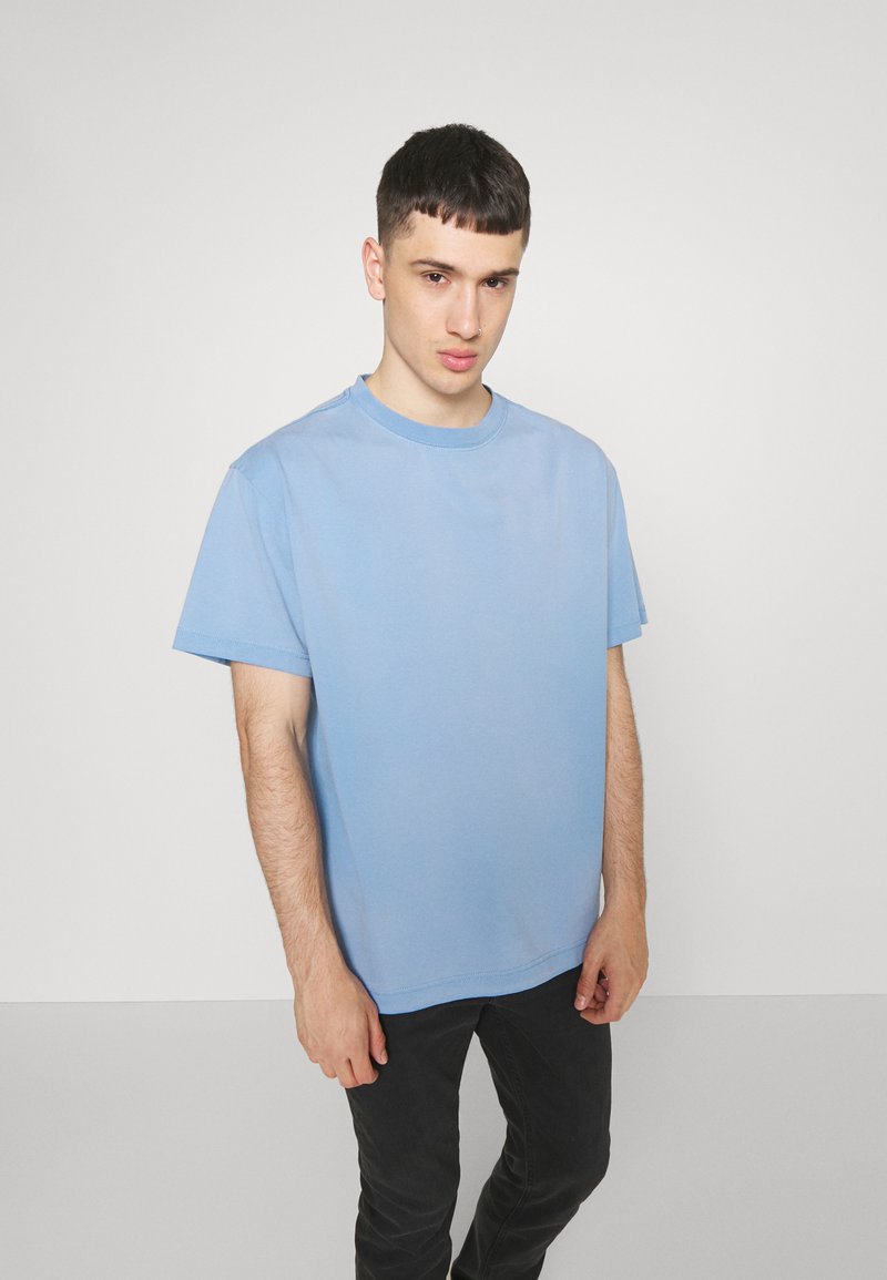 Damen T-Shirts | Weekday OVERSIZED SUNBLEACHED UNISEX T-Shirt print blue washed/blau - UH19901 Damen T-Shirts | Weekday OVERSIZED SUNBLEACHED UNISEX T-Shirt print blue washed/blau - UH19901
