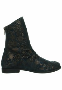 Bottines en bleu sarcelle foncé avec un motif floral métallique, texture en daim doux, fermeture éclair sur le côté et un petit talon en caoutchouc noir.
