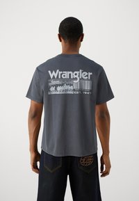 Wrangler GRAPHIC TEE - Triko s potiskem - faded black