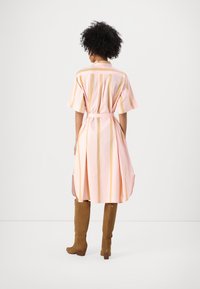 Marimekko PAPERI PUHVELI DRESS - Rochie tip cămașă - rose/light brown