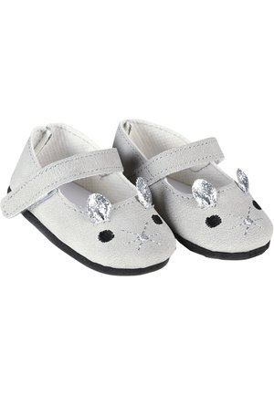 Chaussures de bébé douces grises avec visages de souris brodés en noir, oreilles argentées étincelantes et brides ajustables sur fond blanc.