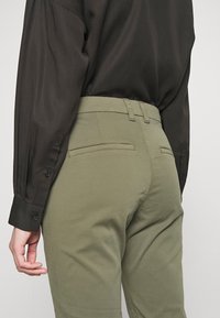 Selected Femme Chino - green