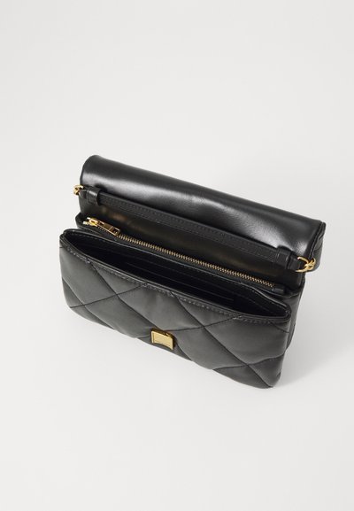 Tory Burch KIRA PAVE LOGO DIAMOND QUILT CHAIN WALLET - Monedero - black