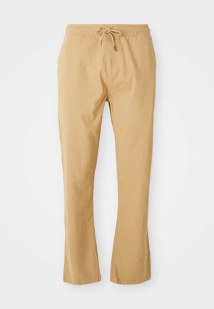 Beige, lette bukser med snor i taljen, lige snit og sidelommer. Glat tekstur med minimale syninger.