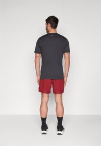 Under Armour VANISH SHORTS - Sportske kratke hlače - cardinal/power