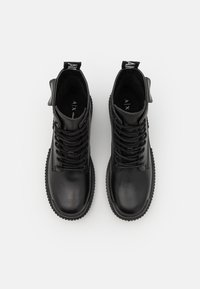 Armani Exchange Botines con plataforma - black