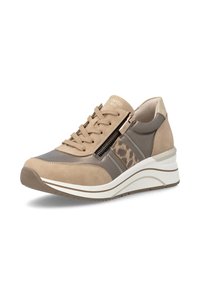 Baskets beige et taupe avec lacets, fermeture éclair latérale, détail imprimé animal et semelle plateforme blanche, présentées sur un fond blanc uni.