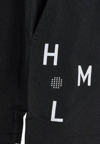Hummel Pantalón corto de deporte - black