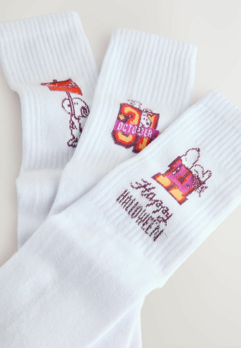 United Labels® Tasse Peanuts Snoopy - Lesen Stärkt Die Seele - Voltaire