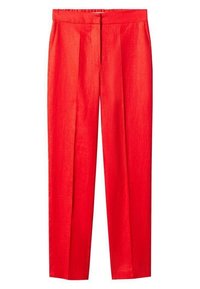 Pantalon rouge vif pour femme, coupe droite, avec plis à l'avant, poches latérales et ceinture à fermeture frontale dissimulée.