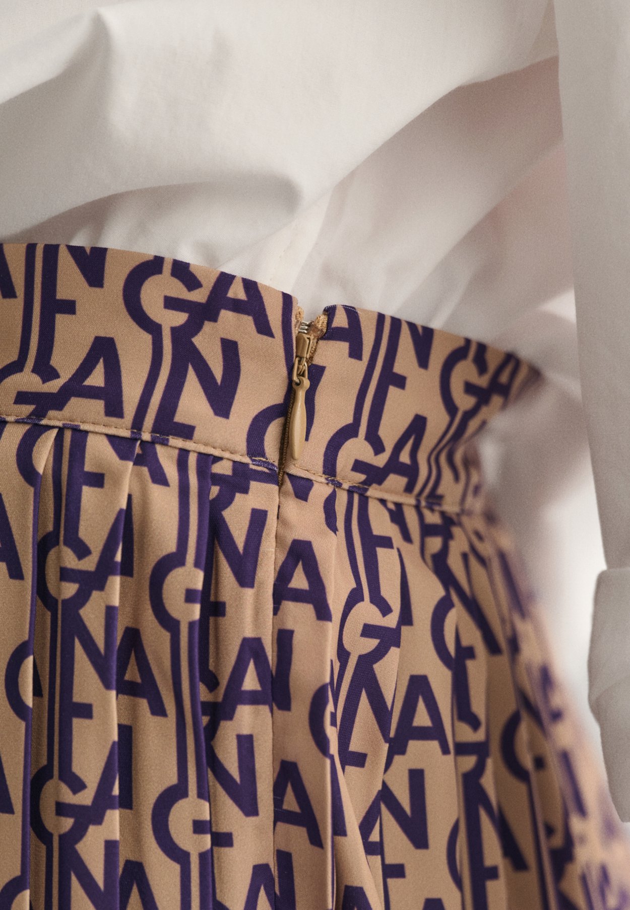 MONOGRAM PRINT