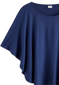 Marinblå oversized T-shirt i ett mjukt, lätt material. Har en rundad halsringning och vida, luftiga korta ärmar.