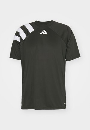 Melna sporta T-kreklu ar baltu svītru akcentiem uz pleca. Ievērojaapa kārtaino kaklu un mazu simbolu uz krūtīm. Izgatavots no viegla auduma.