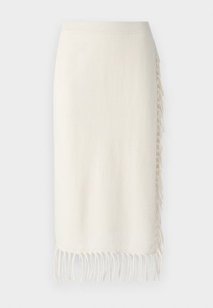 Falda de punto color crema con una cintura acanalada y detalles de flecos texturizados a lo largo de un lado, confeccionada en un material suave y ligero.