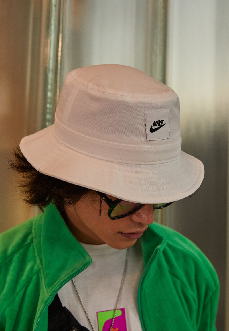 nike bucket hat