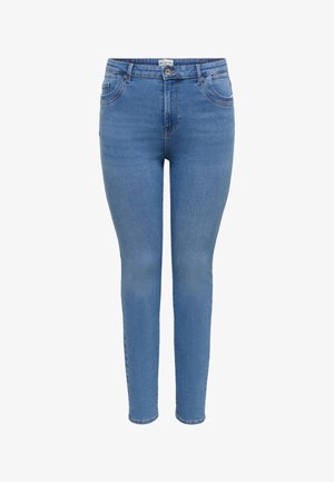 Φωτεινά γαλάζια στενά τζιν παντελόνια με κουμπί μπροστά, κλείσιμο με φερμουάρ και σχεδίαση με πέντε τσέπες σε λευκό φόντο.