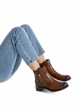 Carmela Boots à talons - camel