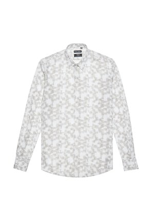 Camicia bianca a maniche lunghe con un sottile motivo testurizzato in grigio chiaro, colletto strutturato e chiusura con bottoni sul davanti.