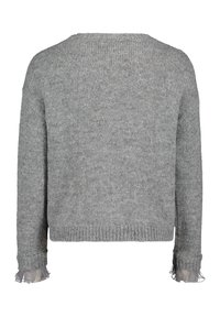 Szary dziany sweter z długimi rękawami, ściągaczami przy mankietach i przezroczystymi akcentami z tkaniny na końcach rękawów. Gładka faktura i casualowy design.