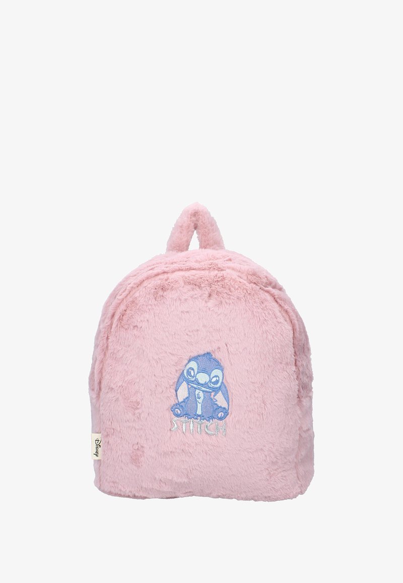 Fluffy roze rugzak met een ronde vorm, voorzien van een blauwe geborduurde Stitch-personage en een handvat aan de bovenkant om te dragen.