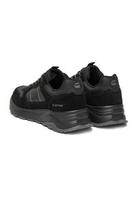 Melni zamšādas un tīkliņa sporta apavi ar teksturētu dizainu, izceļoties ar absorbējošu zolīti un G-Star logotipu akcentiem papēžos.