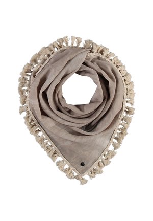 Écharpe triangulaire beige avec bords à franges, pliée délicatement et arrangée en forme circulaire sur fond blanc.