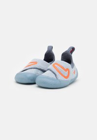 Nike Performance UNISEX - Tenisice za cestovno trčanje - light armory blue/hyper orange-football grey
