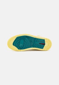 Jordan AIR JORDAN 1 ZOOM CMFT - Zapatillas altas - citron tint/dynamic yellow/muslin/sky teal/guava ice