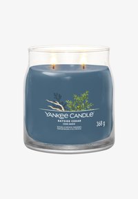 Yankee Candle SIGNATURE MEDIUM JAR BAYSIDE CEDAR - Doftljus - blue
