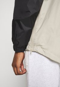 Urban Classics Vindjacka - black