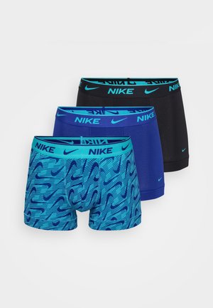 Tre par Nike boxers: en blå med slynget mønster, en ensfarvet blå og en sort. Alle har en turkis elastisk taljeomkreds med Nike-logo.