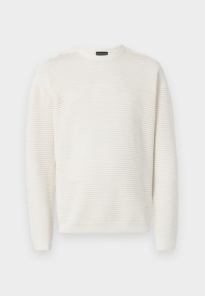 Λευκό πλεκτό πουλόβερ με υφή, στρογγυλή λαιμόκοψη και μακριά μανίκια με ραμμένα μπατζάκια και στρίφωμα. Μαλακό ύφασμα με άνετη εφαρμογή.