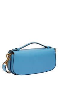 Niebieska skórzana torba o gładkiej fakturze, zakrzywionym kształcie, uchwycie na górze oraz złotych akcentach. Posiada odpinany pasek na ramię.