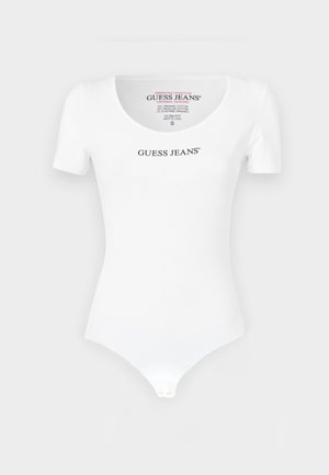 Valkoinen sovitettu bodysuit, joka on valmistettu puuvillasta ja jossa on pyöreä kaula-aukko sekä lyhyet hihat. Mukana on huomaamaton painonappi alhaalla.