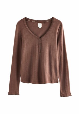 Langärmliges Shirt in Rostfarbe, mit V-Ausschnitt, verdeckter Knopfleiste mit vier Knöpfen, gerippter Textur und ausgefransten Saumdetails.