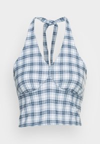 Top estilo halter feito de tecido leve, apresentando um padrão de xadrez azul e branco, com um design ajustado e fecho nas costas com laço.