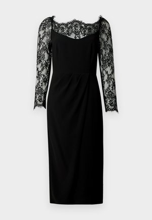 Vestido preto com silhueta ajustada, mangas compridas de renda e decote em bico. Apresenta detalhes em renda texturizada e corpo em tecido liso.