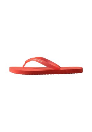 Rød Calvin Klein flip-flop med gummisål og rem, sidevisning på hvid baggrund.