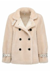 Beżowa kurtka z sztucznego futra z podwójnymi czarnymi guzikami, dużym kołnierzem i mankietami zapinanymi na pasek. Miękka faktura i elegancki design są szczególnie zauważalne.